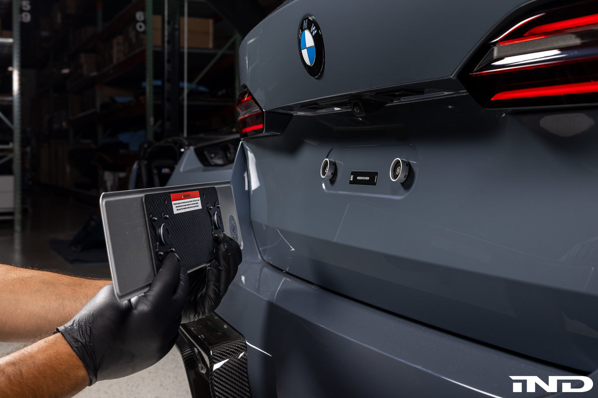 Carbon magnetic plate holder — BMW rear